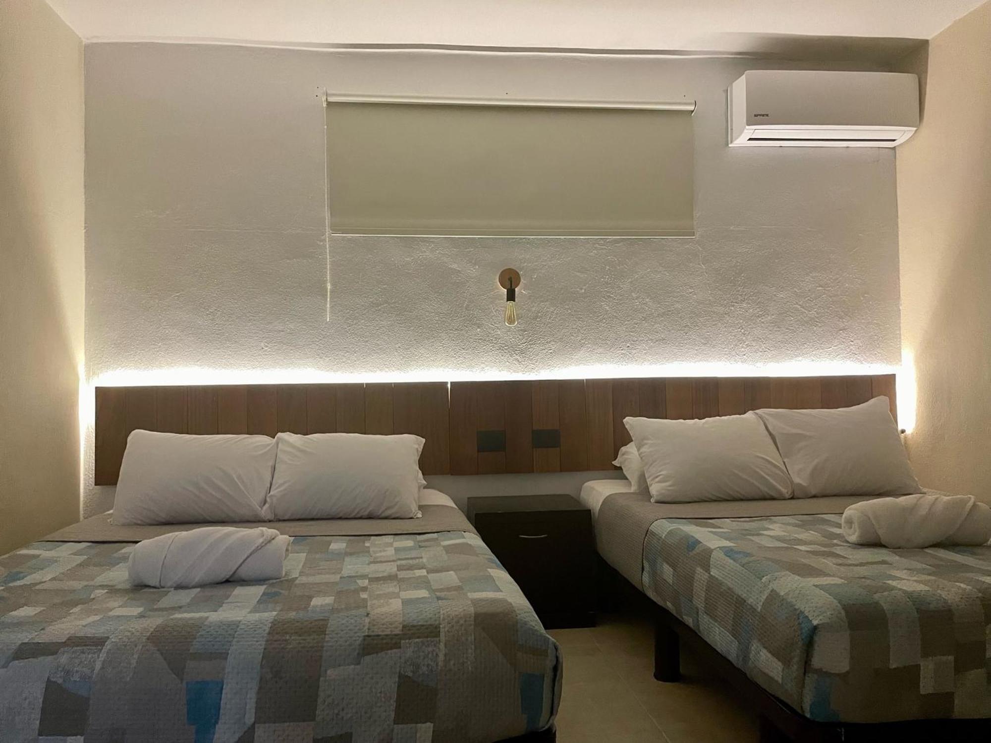 Moloch Hostel & Suites Cancún Esterno foto